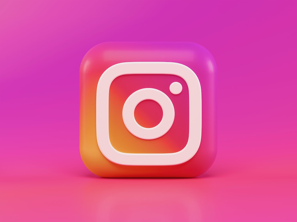 Pink instagram logo - Photo by Alexander Shatov on Unsplash